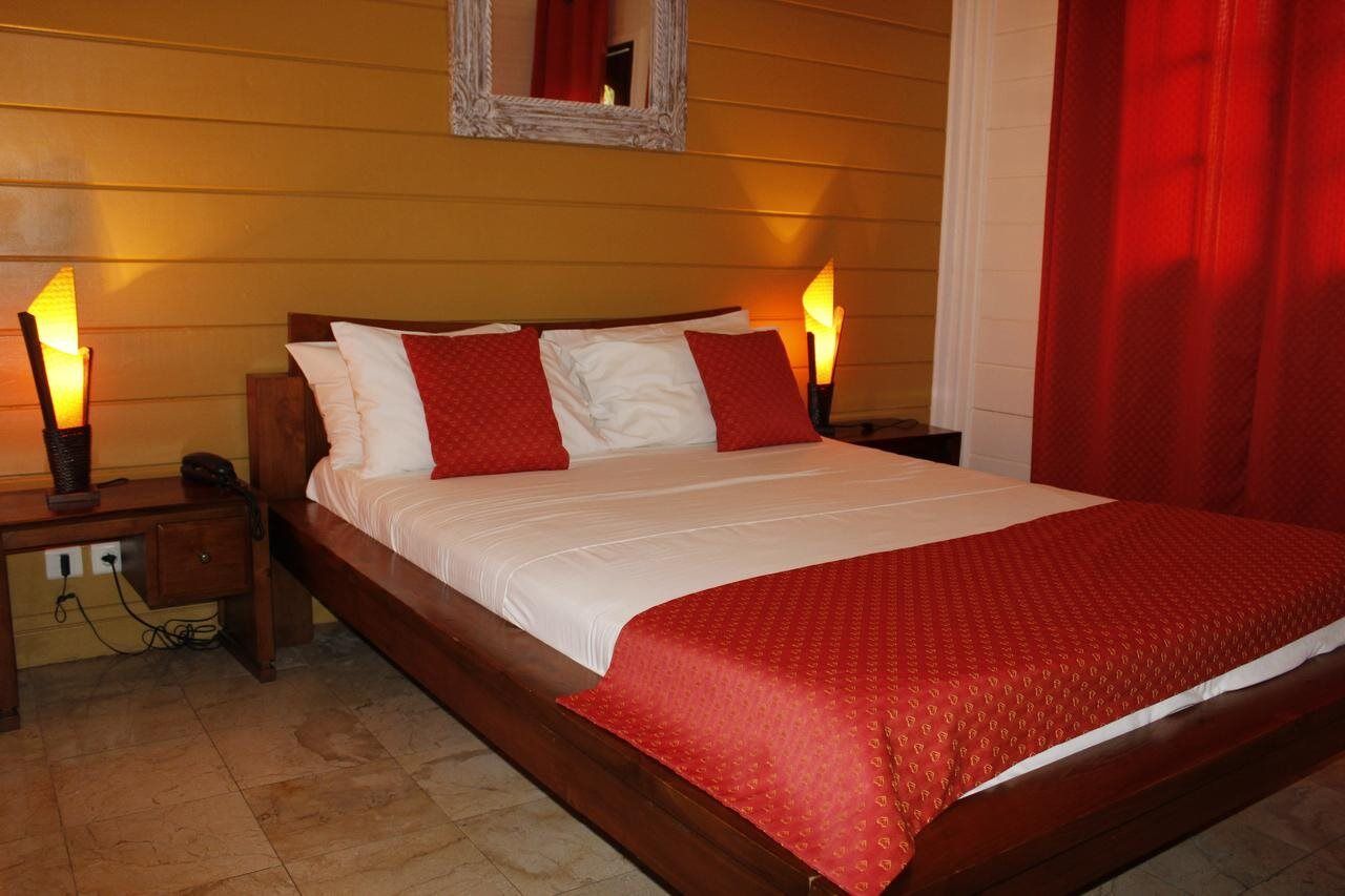 Le Domaine Des Pierres Hotel Saint Pierre Exterior photo